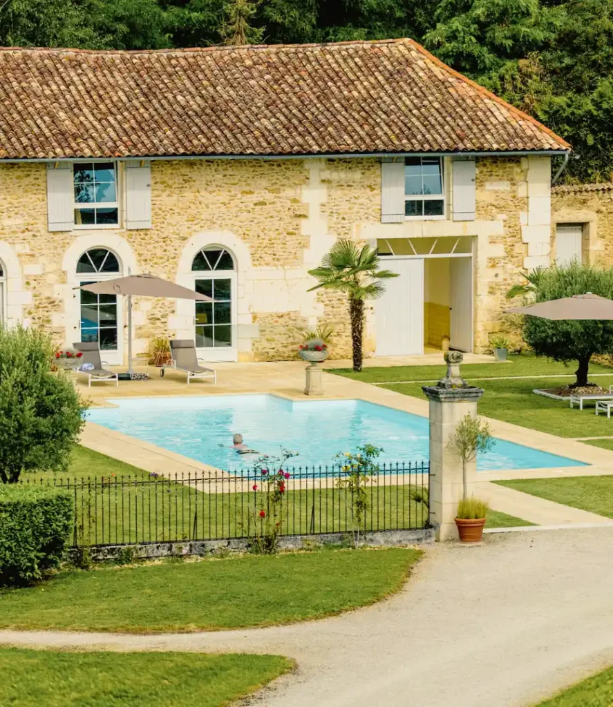 french castles swimming pool de lasfonds