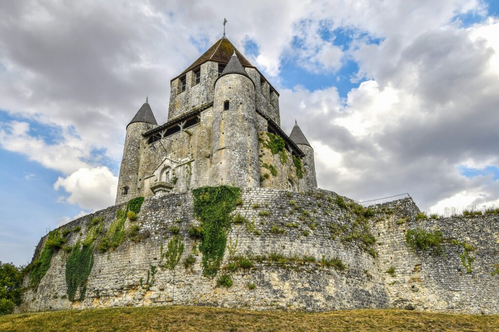 french castles Château de Lasfonds - Medieval Castles