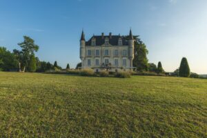 renting a castle chateau de lasfonds