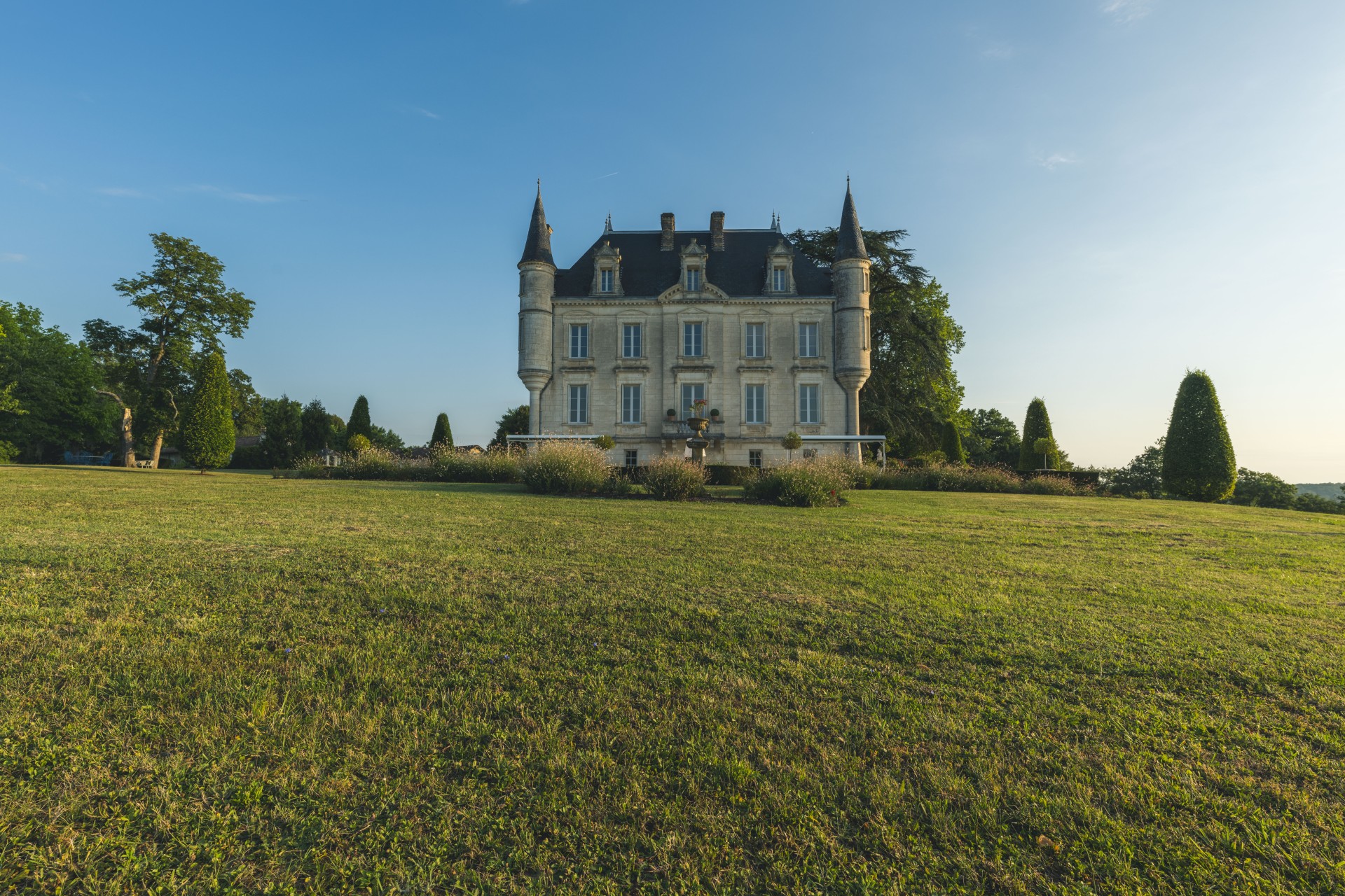 renting a castle chateau de lasfonds