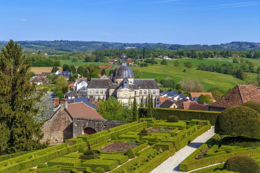 unique gateways: Château de Hautefort