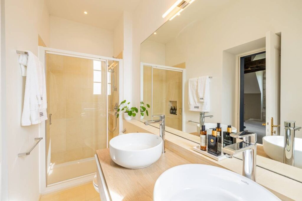 bathroom at chateau de lasfonds