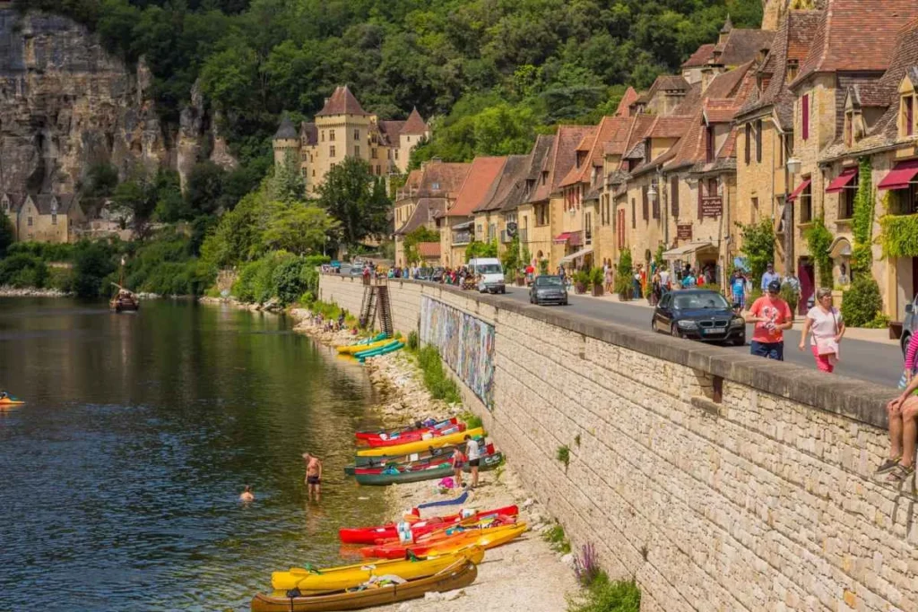 Canoeing on the river Dordogne at La Roque-Gageac