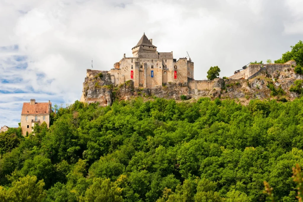 Château de Castelnaud fortress on rocky hill above the Dordogne Valley