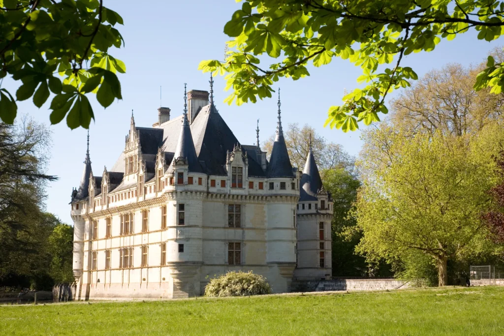 Château d’Azay-le-Rideau framed by green trees in the Loire Valley countryside
