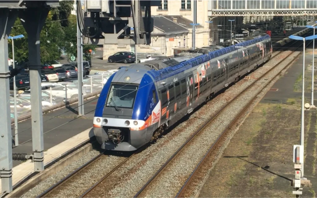 Regional SNCF train arriving at a station platform in western France