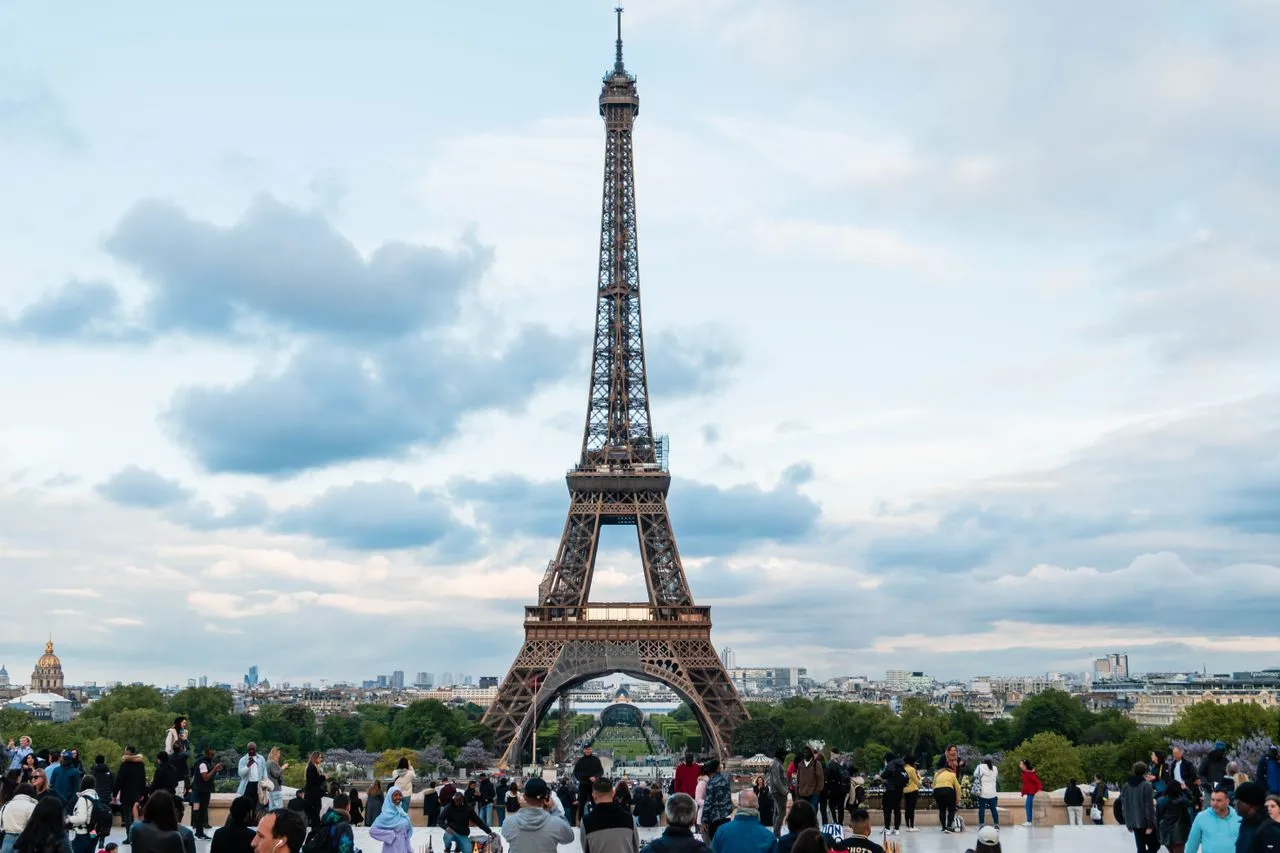 Eiffel Tower with tourists in Paris