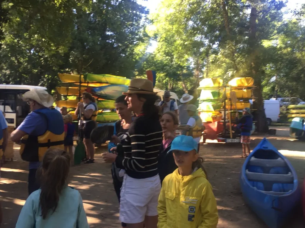 Families preparing for canoe activities near the Dordogne River