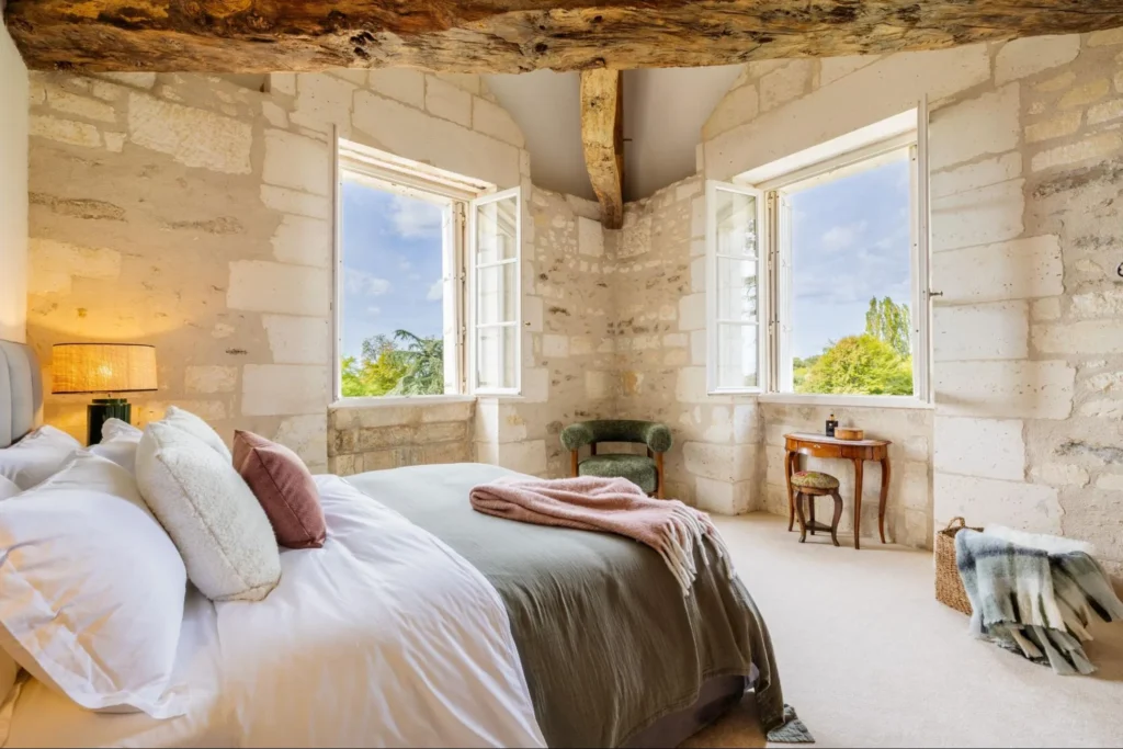 Château bedroom in Southwest France