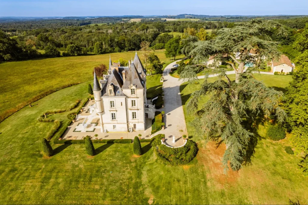 Château estate overlooking the Dordogne countryside