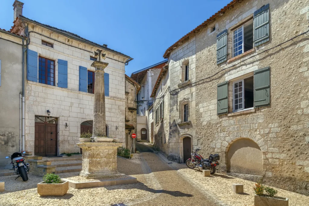 Bourdeilles village