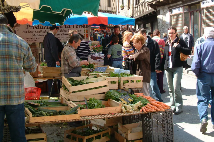 Busy Issigeac market with fresh local produce