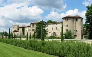 Historic château with green gardens
