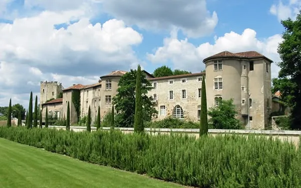 Historic château with green gardens